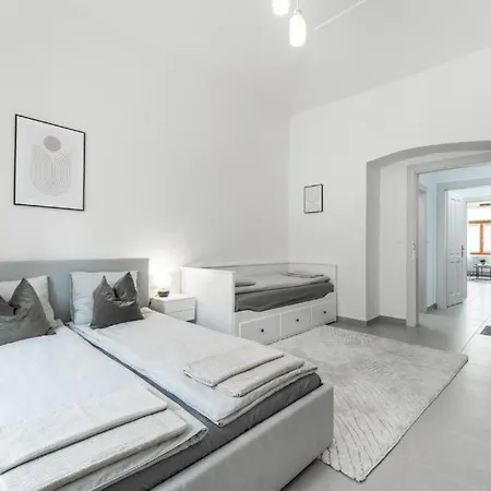 شقة Nice Apartman In New Town