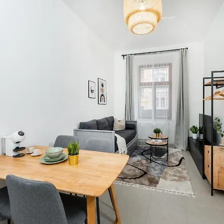 شقة Nice Apartman In New Town